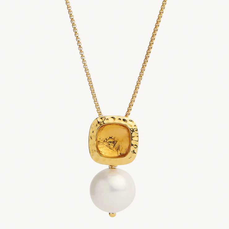 Coral Kiss Pearl Necklace