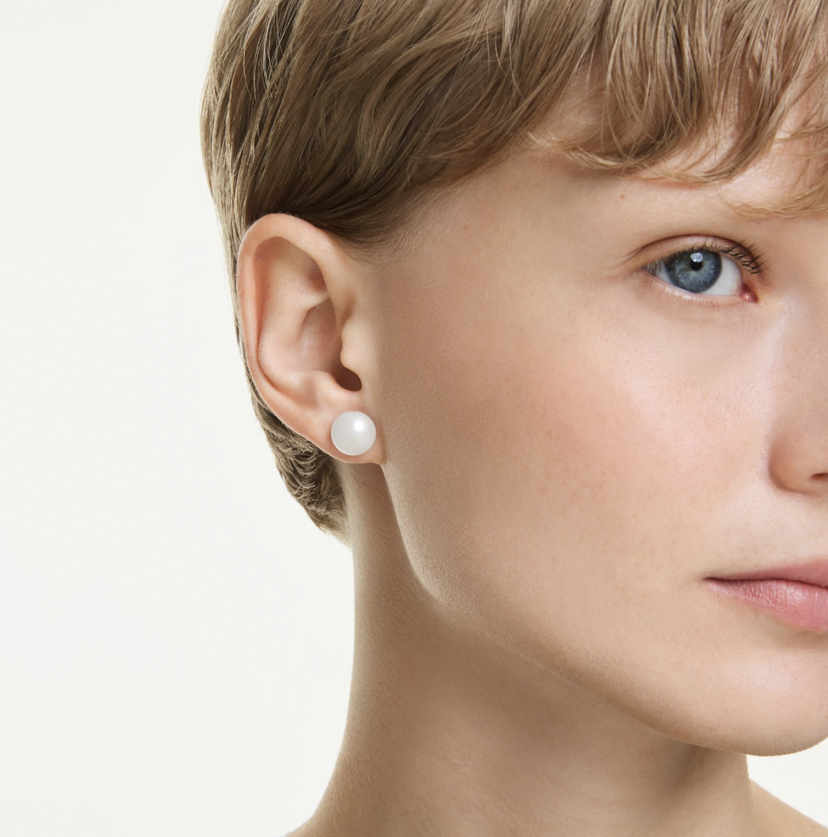 Matrix stud earrings